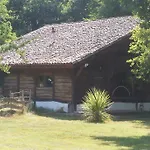Domaine De Payan Feriehus *